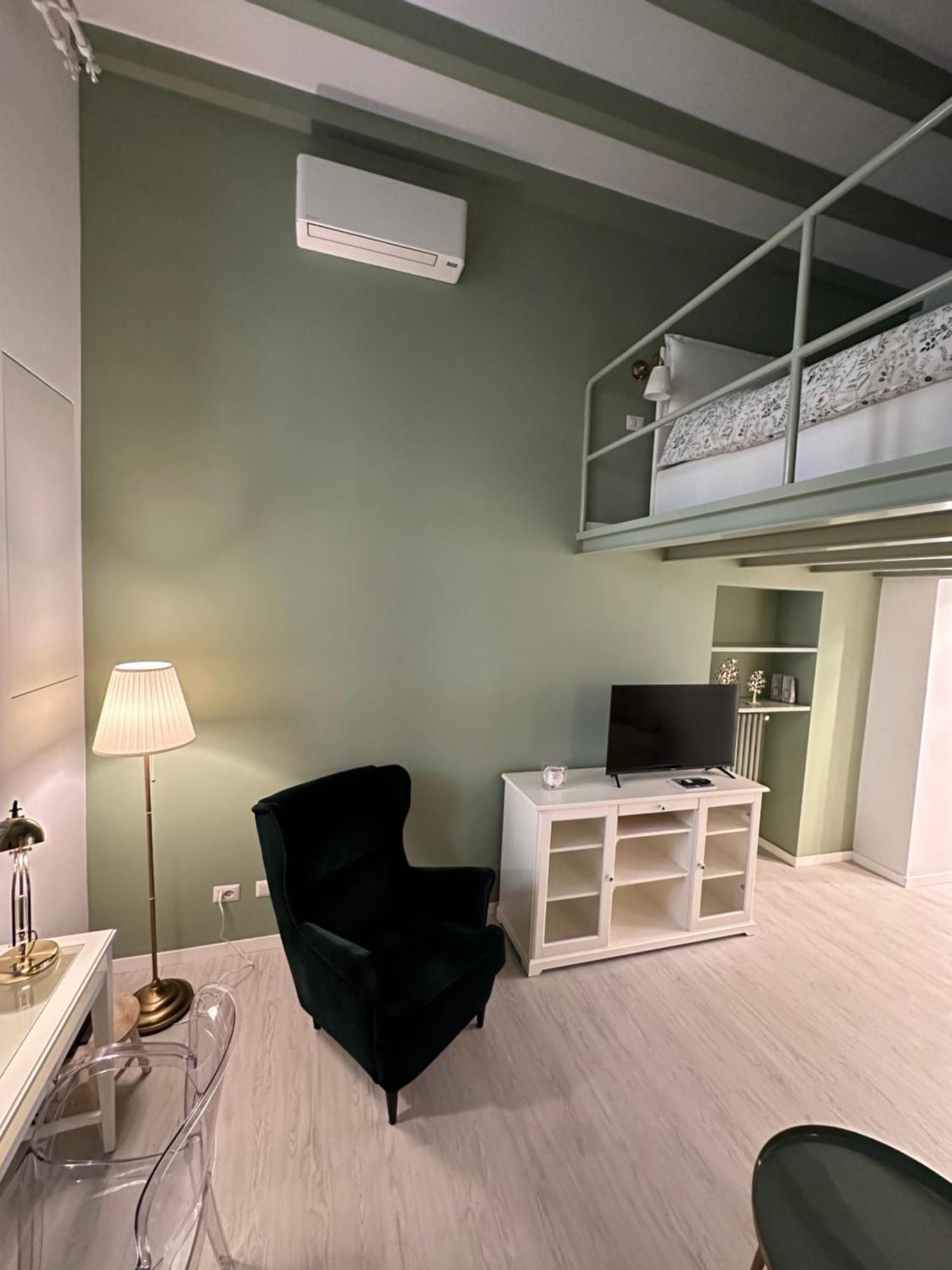 Flowers, A Cozy Suite In Mailand Exterior foto