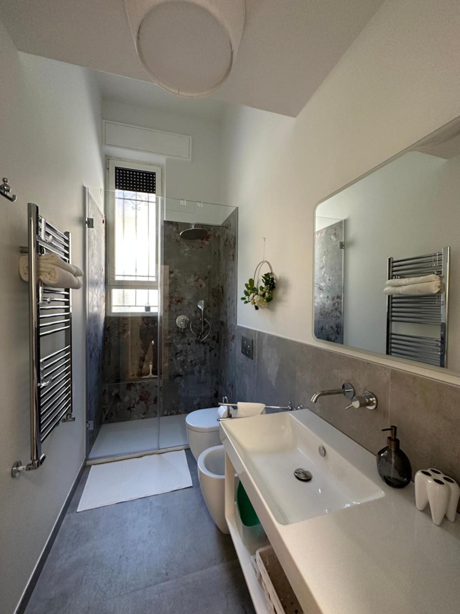 Flowers, A Cozy Suite In Mailand Exterior foto