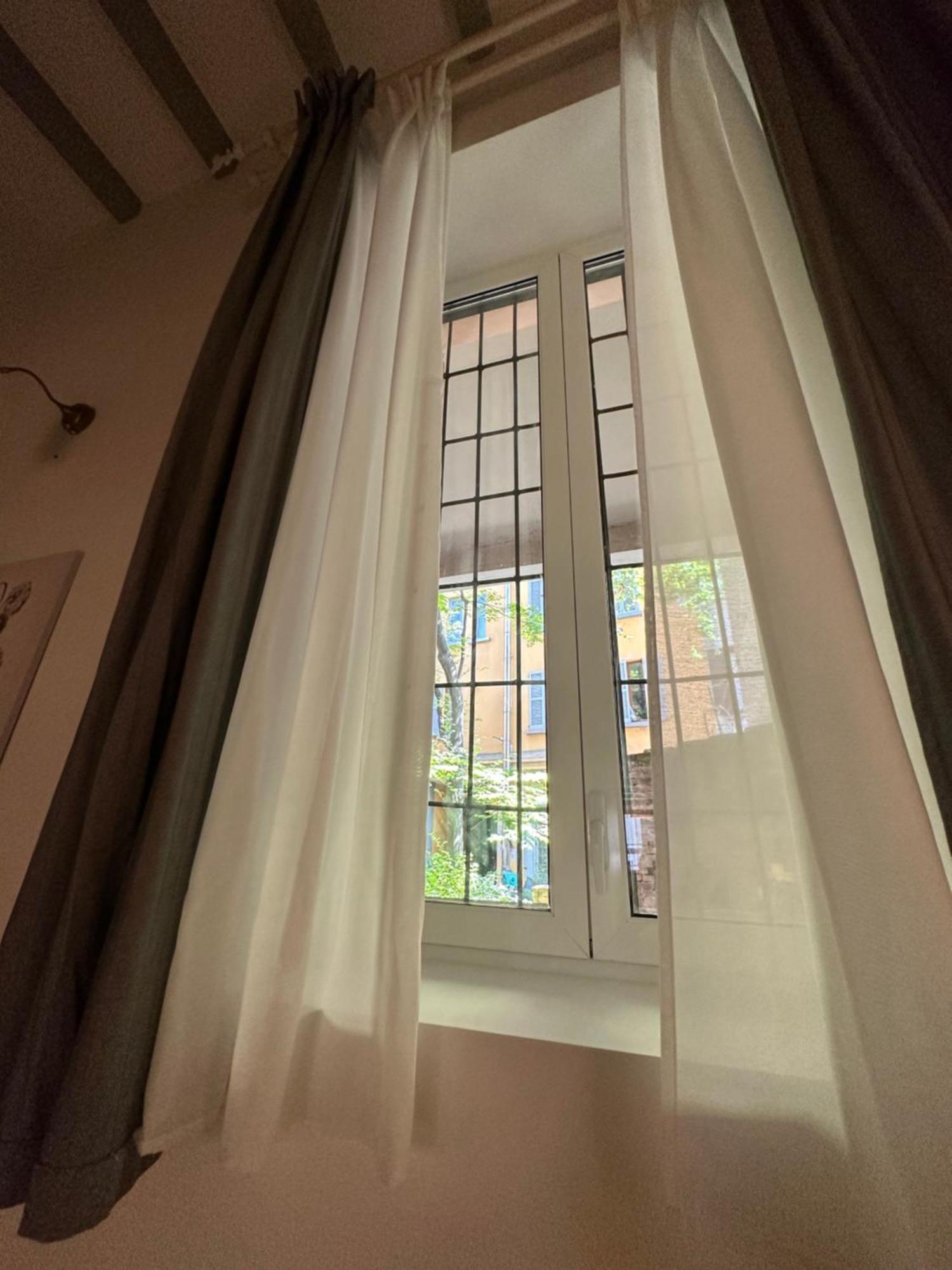 Flowers, A Cozy Suite In Mailand Exterior foto